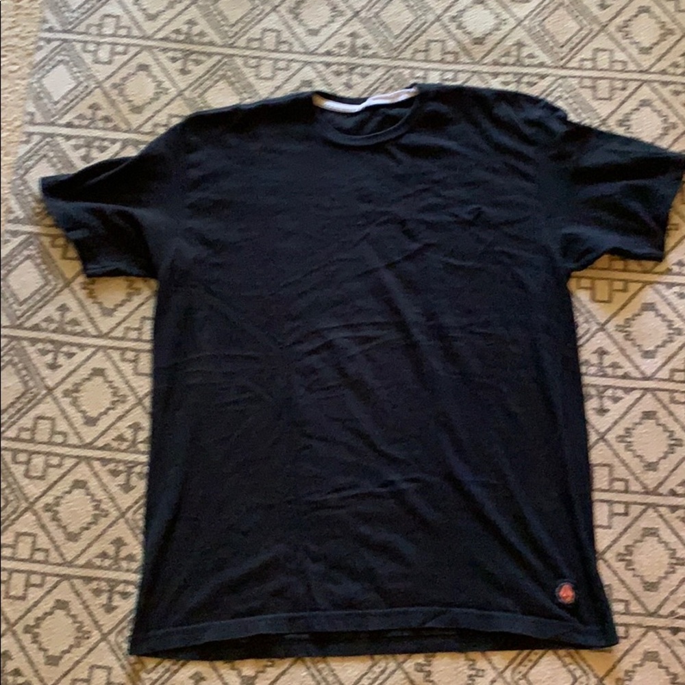 Black volcom t shirt